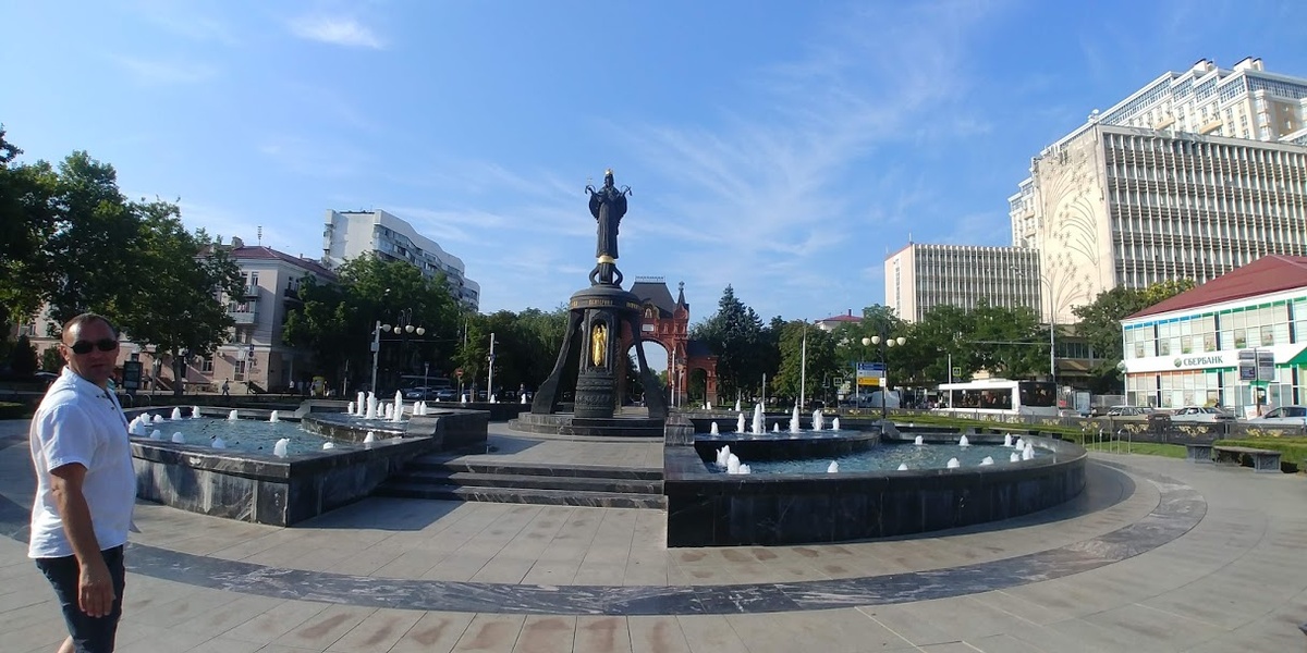                                                                 Улица Красная