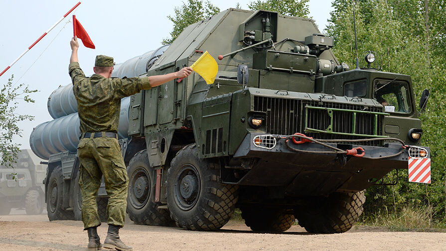 На этот раз противовоздушные системы получат наземные войска. Обновленные системы зенитных комплексов. В 2019 году, а именно в этот срок будет исполнен госу-заказ Минобороны РФ. Такие системы как С-300 и Бук-м3, Тор -м2. Станут щитом от любой воздушной угрозы. Конечно ведомство стремится наращивать боевые возможности ПВО, как сообщают представители у Россия нет обратного пути. Для всего мира уже давно стало понятно,что многие государства под предлогом защиты стремятся быть сильнее! Ведь с 2018 года новые системы С 300 проходят обкатку в Сирии,как говорится безопасность это приоритет для   Государства, только вот о чем раньше думали!?