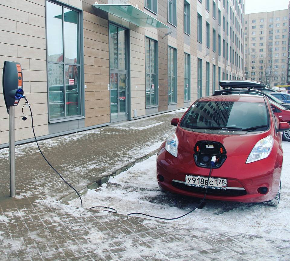 Станция для электромобилей EV-Time в апарт-отеле "YE'S", Санкт-Петербург. 
фото:  компании EV-Time
