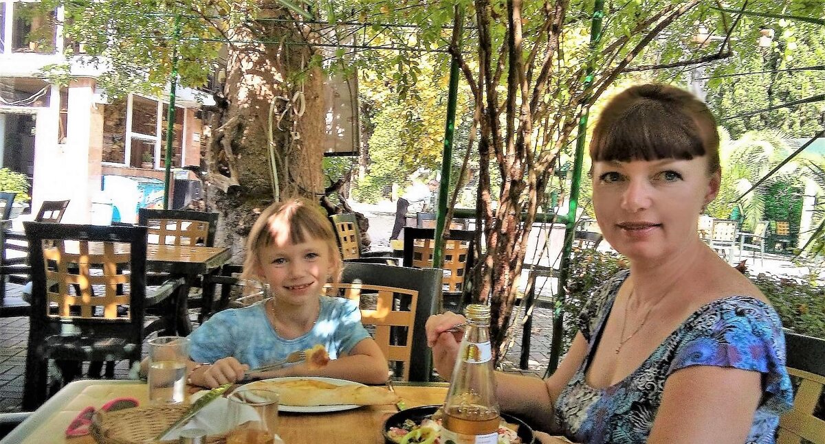 В "Трёх платанах"