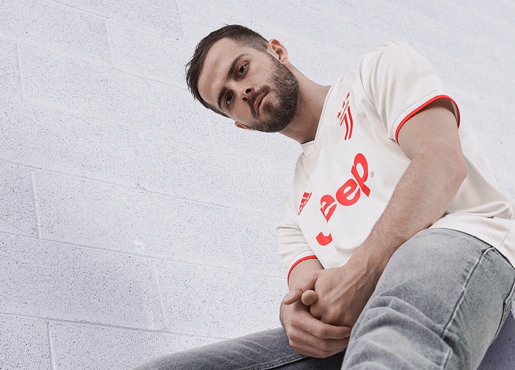 Пьянич красуется в новой футболке.