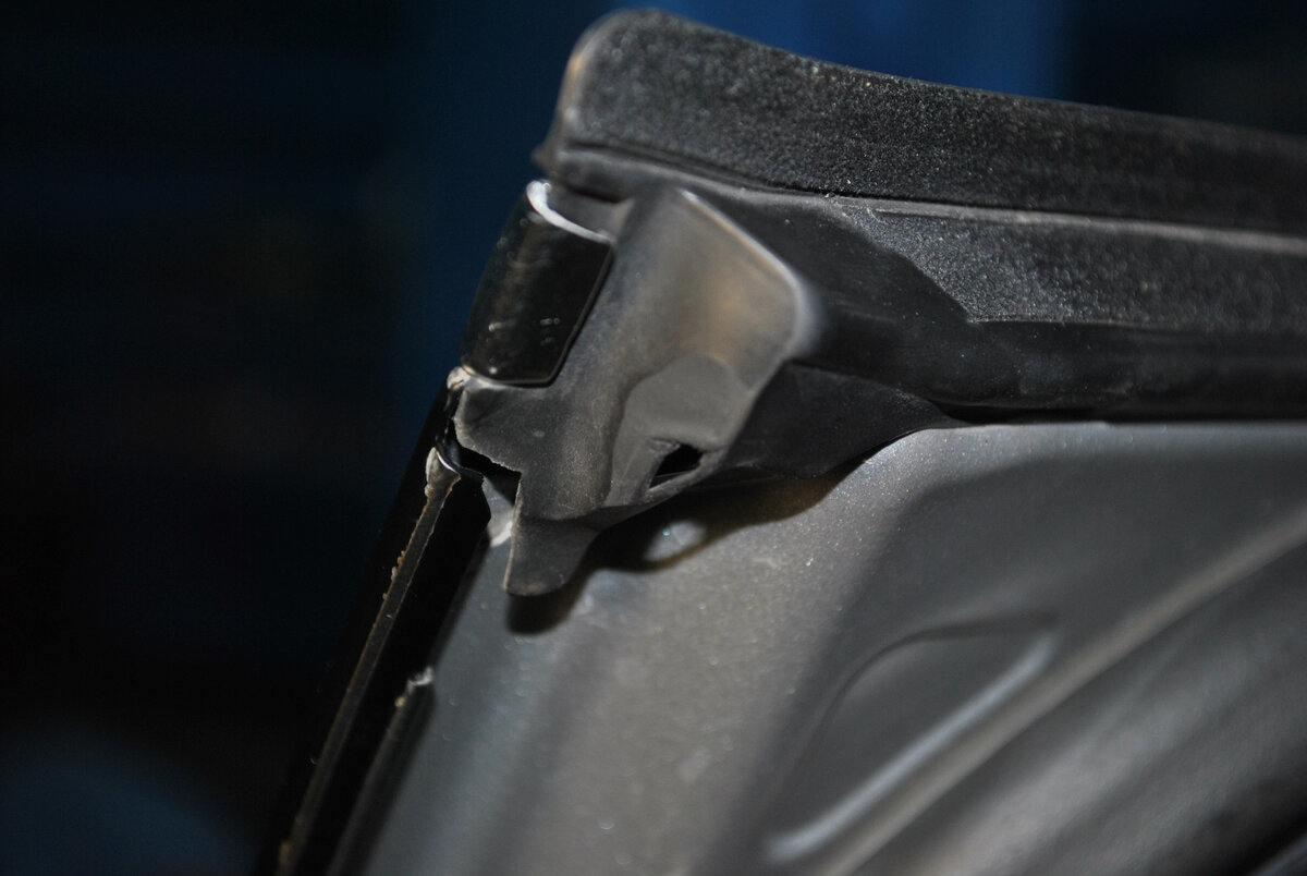 Провисла дверь пежо 308