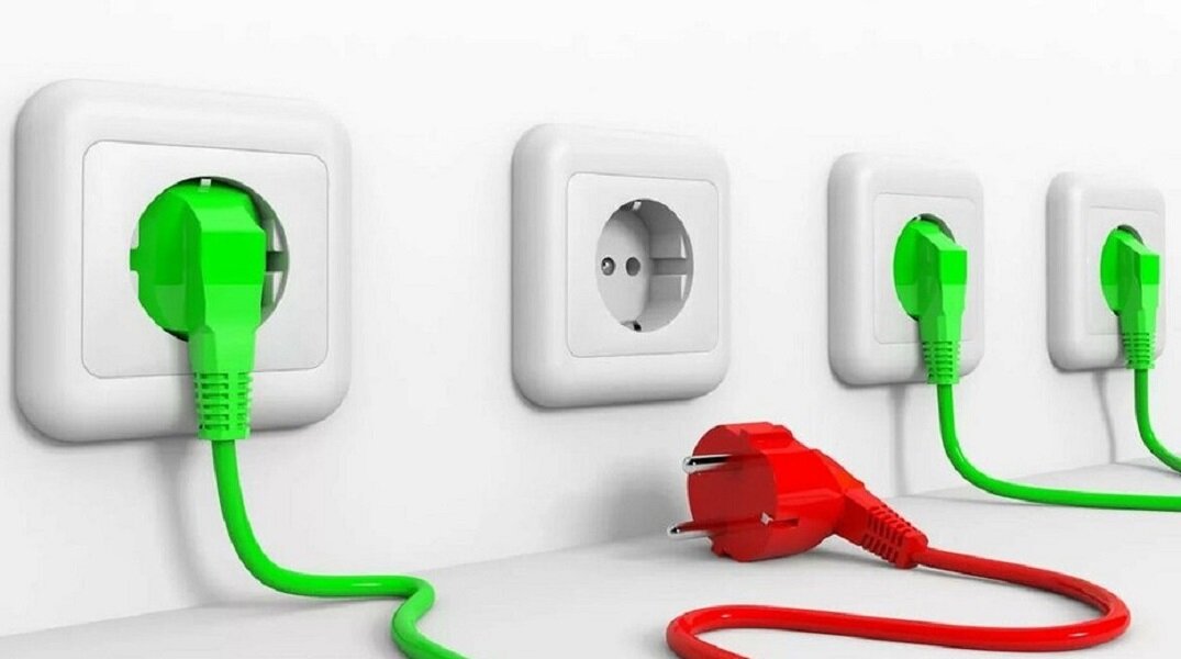 Рисунок 1. Электрическая розетка и вилка.