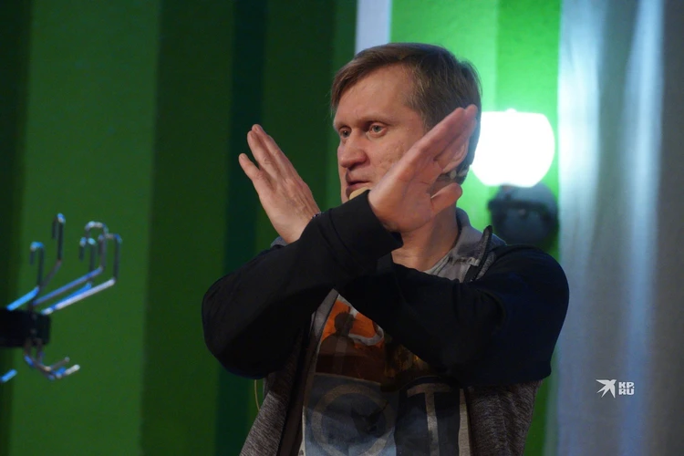 Учителя и тренеры должны получать минимум от 100 тысяч! И решать этот вопрос нужно на государственном уровне!