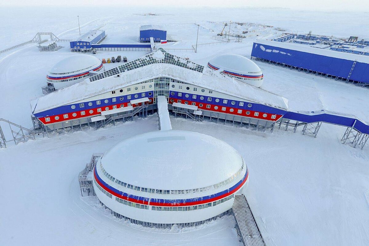Военная база "Арктический трилистник"
