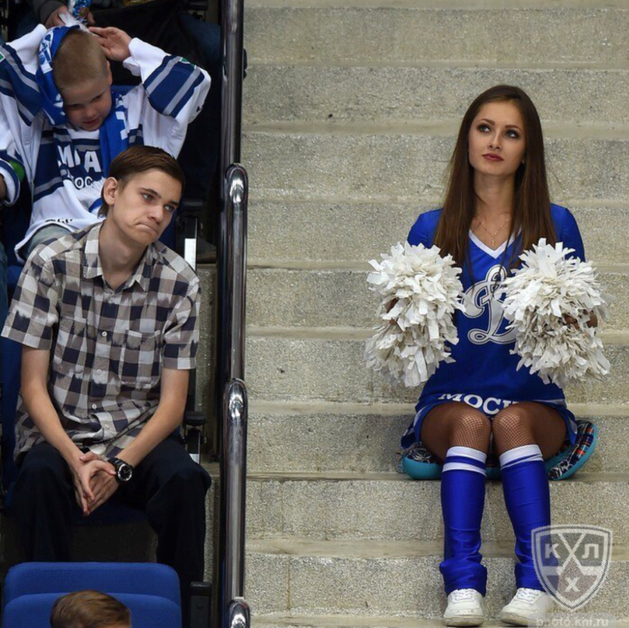 Олицетворение лучшей и худшей ставки. Разочарованный парень - ЦСКА, довольная девушка - Барселона.