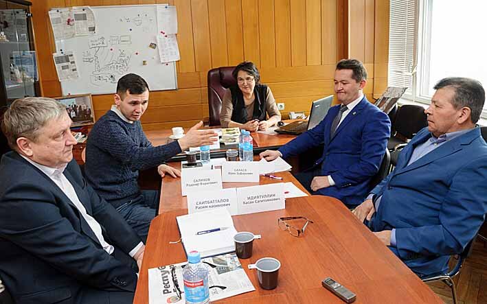 На два часа кабинет главного редактора стал центром обсуждения перспектив кооперативного движения республики.