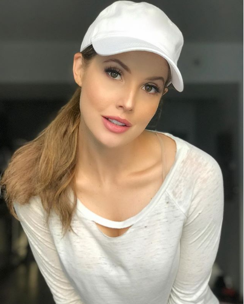 Источник фото: https://www.instagram.com/amandacerny/