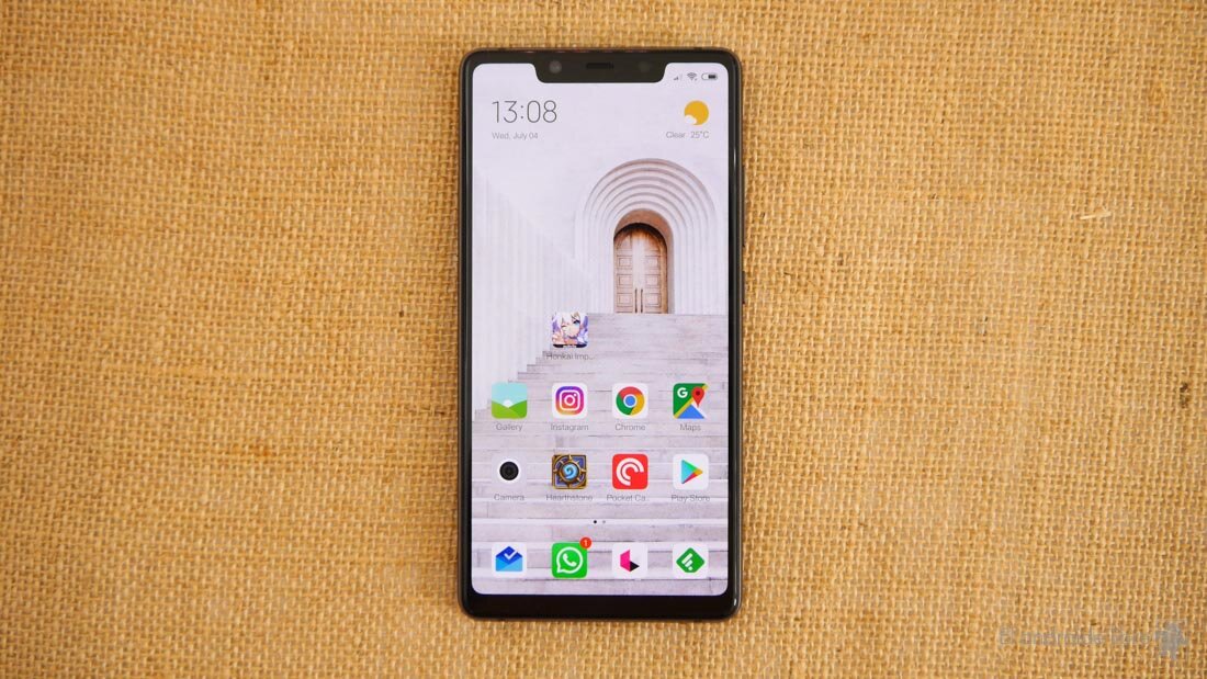 Mi 8 SE - вид спереди