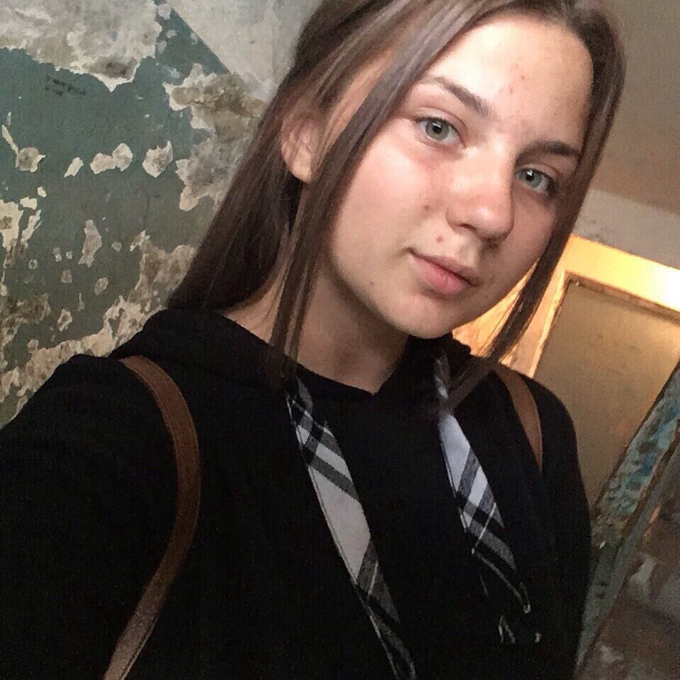 1 сентября 2018 года в небольшом поселке Мегет, что в Ангарском районе Иркутской области, произошел несчастный случай, унесший жизнь школьницы. 
Как рассказали подруги 15-летней Алины Скрипкиной все произошло возле водонапорной башни.

Девочка с друзьями сидела возле башни, когда сверху на них полетели балки и доски. 

По словам подруги, башню ремонтировали и возле нее были леса. Двое мальчиков решили подшутить над друзьями и начали расшатывать конструкцию.

Конструкция разрушилась и подгребла под собой детей. 

От полученных травм девушка скончалась, ее двое друзей были госпитализированы.