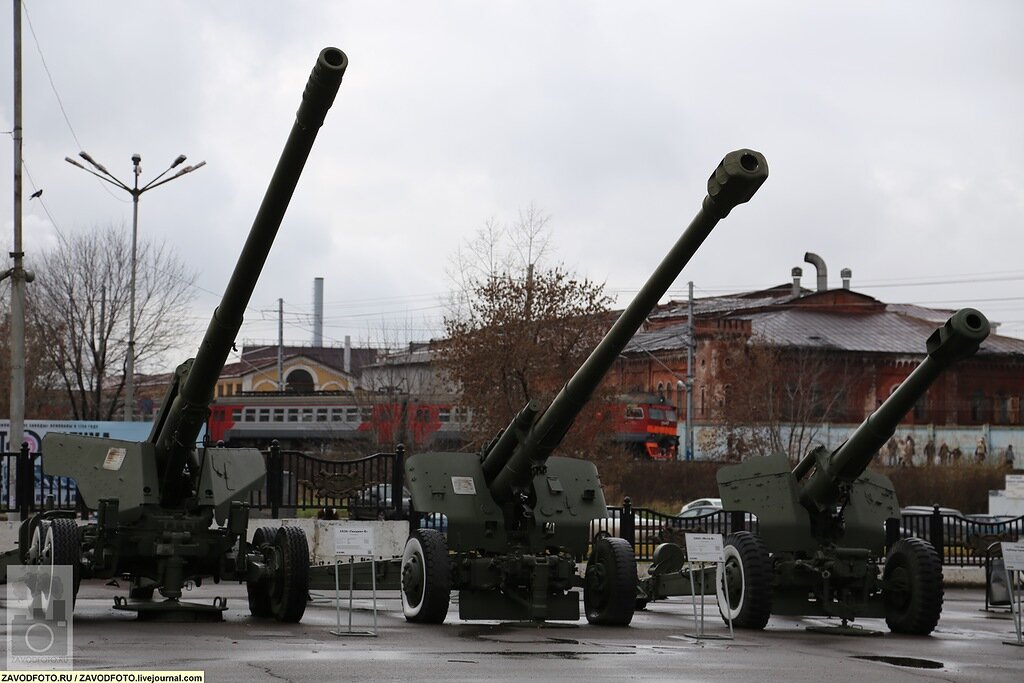 Мотовилихинские заводы. Мотовилихинские заводы Искра. Мотовилихинские заводы продукция. Машины Мотовилихинского завода военные.