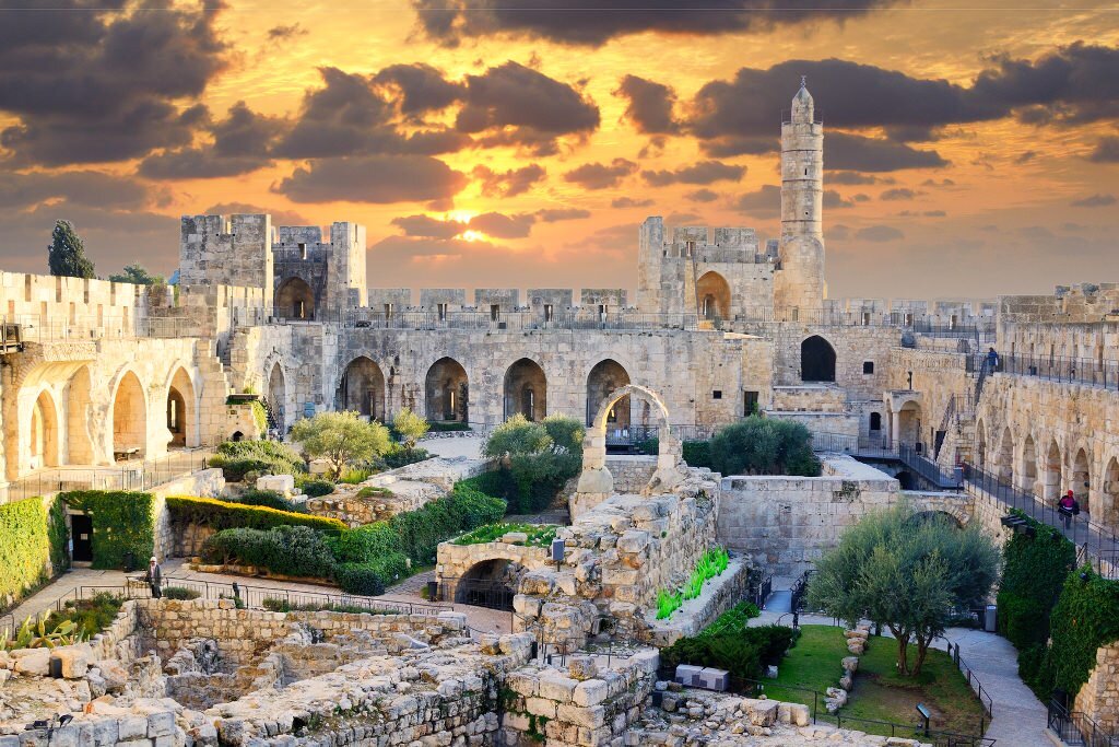 Иерусалим – один из древнейших городов на Земле. Этот город является центром трёх различных религиозных концессий – иудаизма, христианства и ислама. Для иудеев, Иерусалим – древняя столица народа.