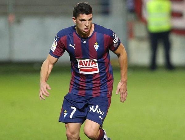оригинал фото: http://www.readfootball.com/sites/default/files/photogalery/ander-capa-renueva-con-el-eibar-hasta-2018.jpg