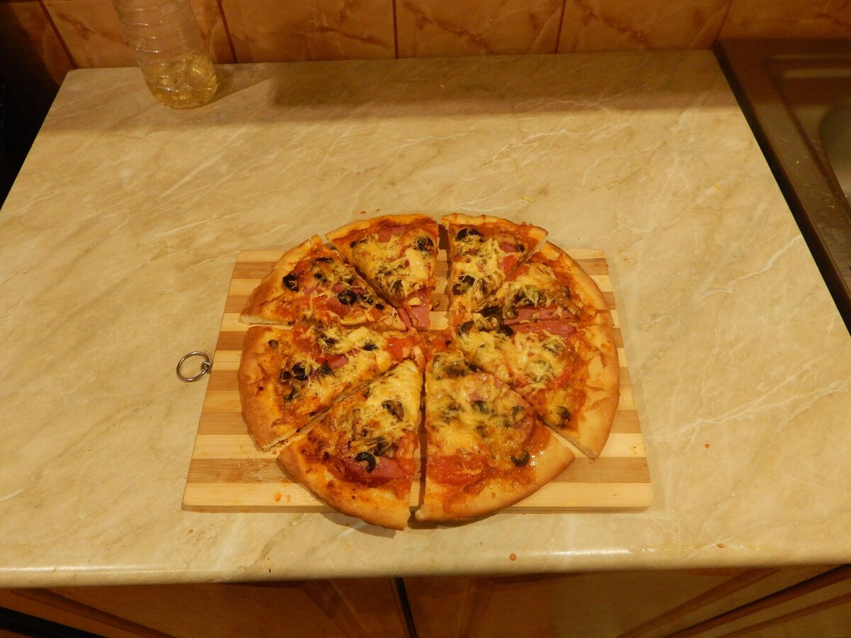Пицца самодельная домашняя
