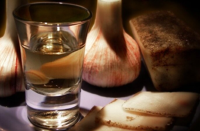 Водка с чесноком