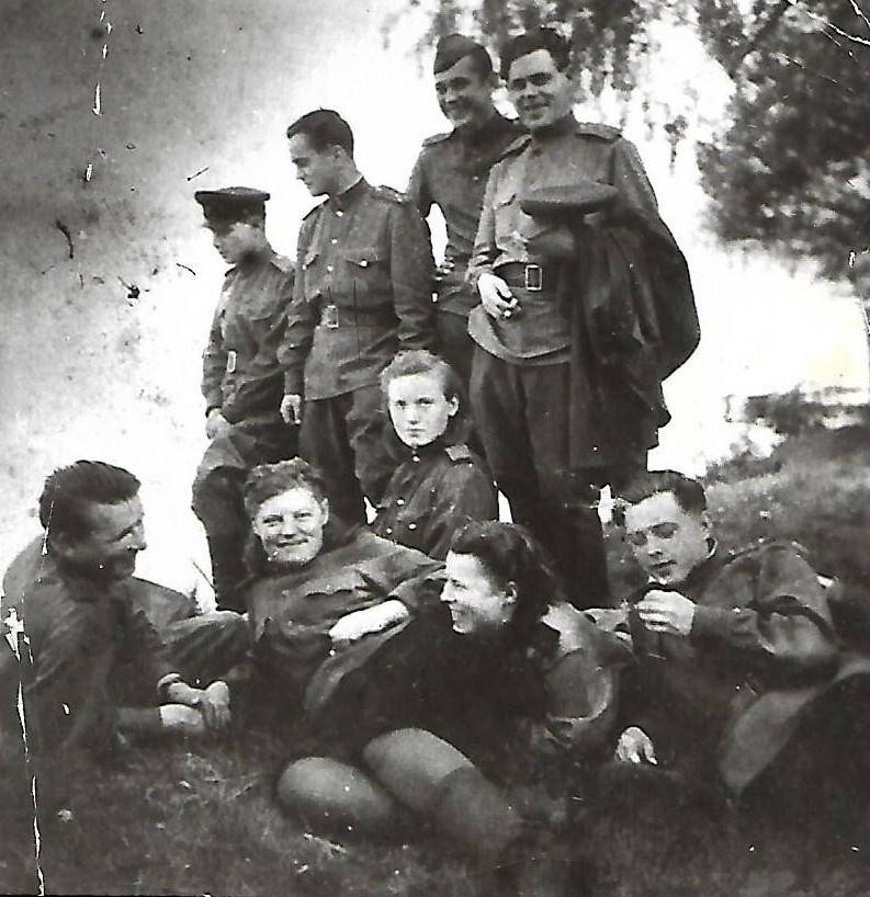 Бабушка и дедушка внизу справа. Май 1945 г. Счастливым выжившим Победителям поднимать свою страну из руин. Через 15 лет советский человек полетит в космос...