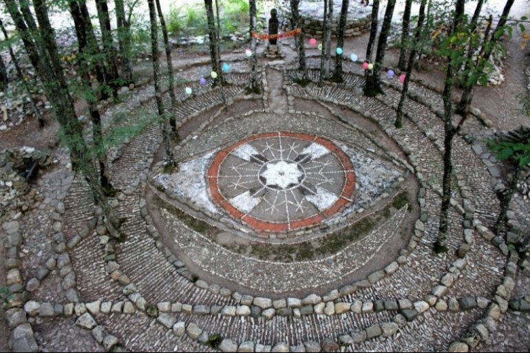 Мандала "Вечность" - конечно, дело рук наших современников