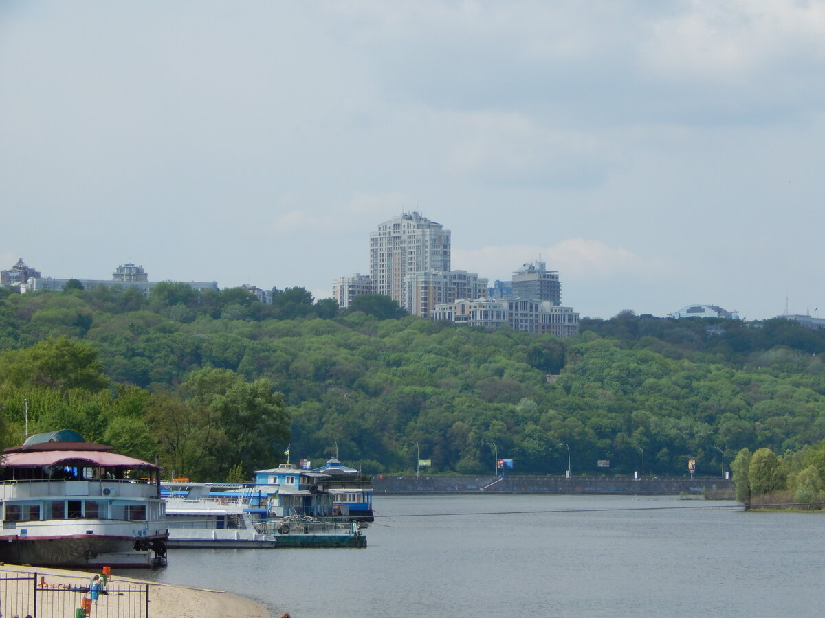 Панорама правобережного Киева с Гидропарка.