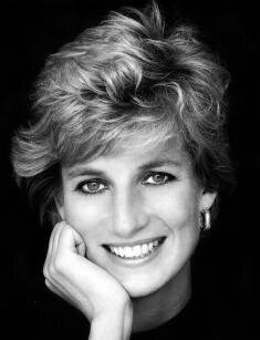 1. Принцесса Диана (1961–1997) Принцесса Уэльская, замужем за принцем Чарльзом. Позже развелся. Известна своей гуманитарной и благотворительной работой.