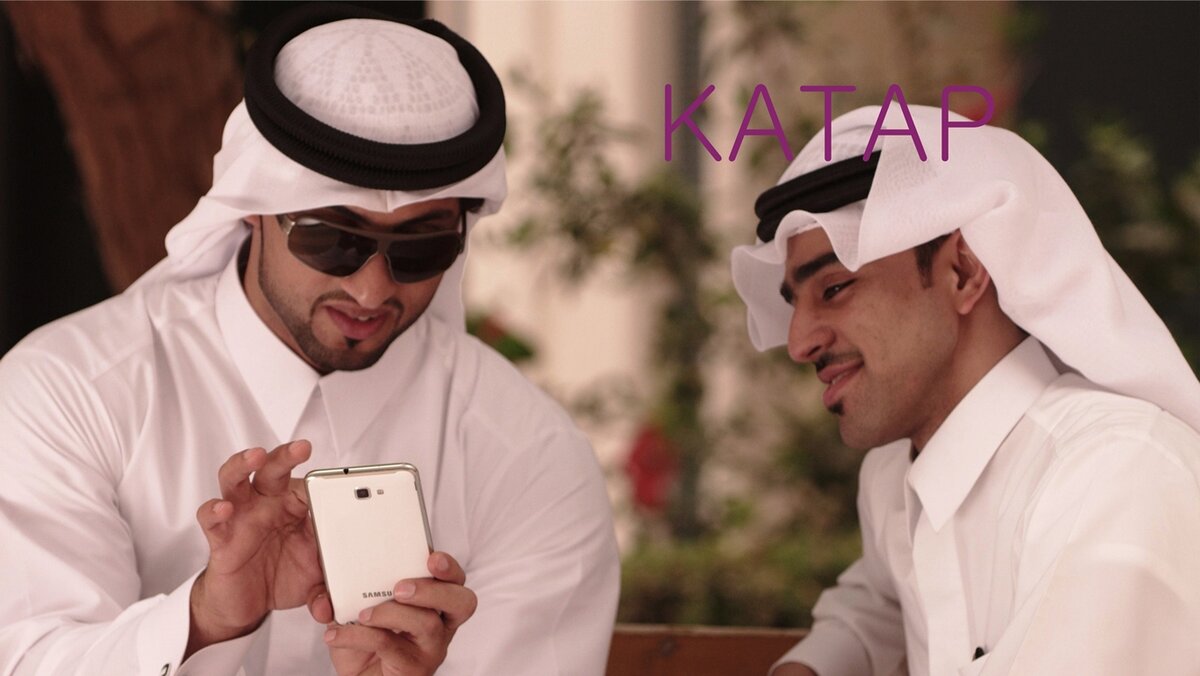 Смотри какая "чика". Паранджа прекрасна.