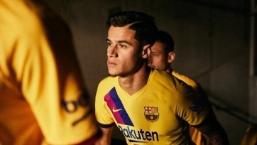 По информации официального сайта блаугранас, футболка будет желтой с диагональной полосой красно-синего цвета и поступит в продажу уже 9 июля.
