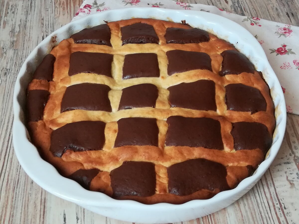 Шоколадно творожный пирог