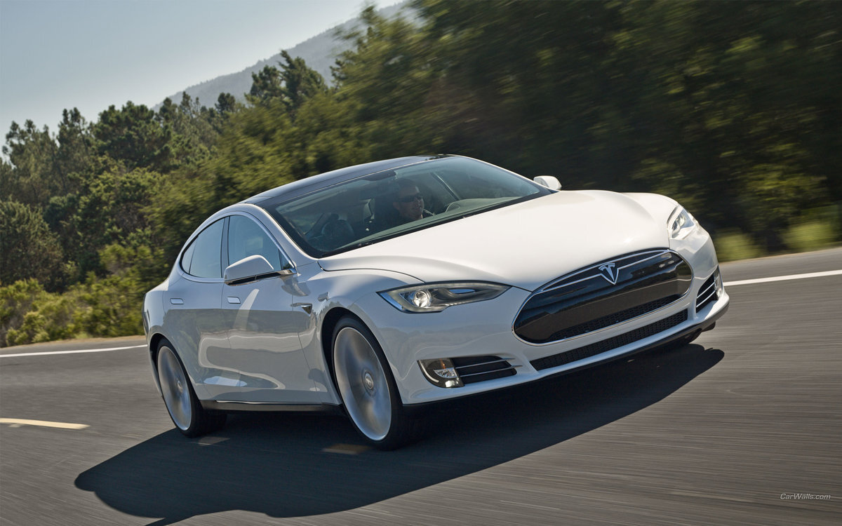 Новенькая Tesla (источник фото: "Яндекс Картинки")