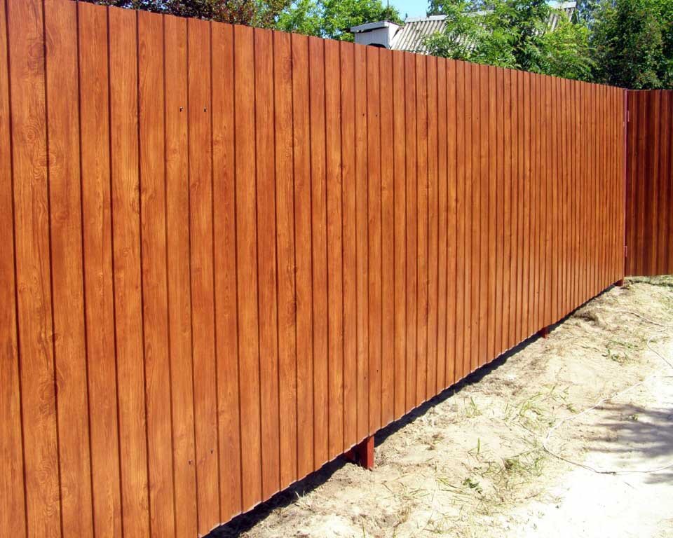 Покрытие профлиста с декоративным рисунком под дерево