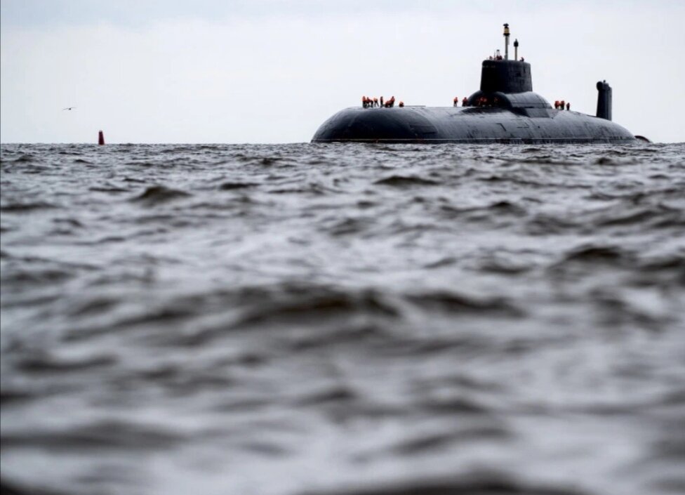 Российская атомная подводная лодка всплыла на Восточном побережье. 