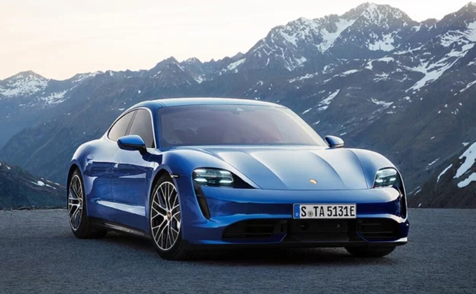 Немецкий автопроизводитель Porsche поставил первые 130 электромобилей Taycan в Соединенные Штаты в декабре 2019 года