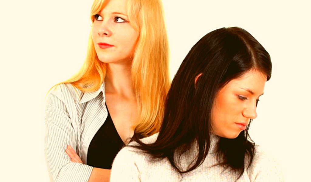 Дочери выросли эдакими снежными королевами.