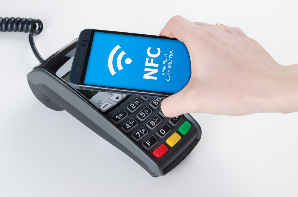 Соединение NFC запускается автоматически, подключение к интернету, ручное сопряжение  или обнаружение устройств для передачи данных не требуется. 