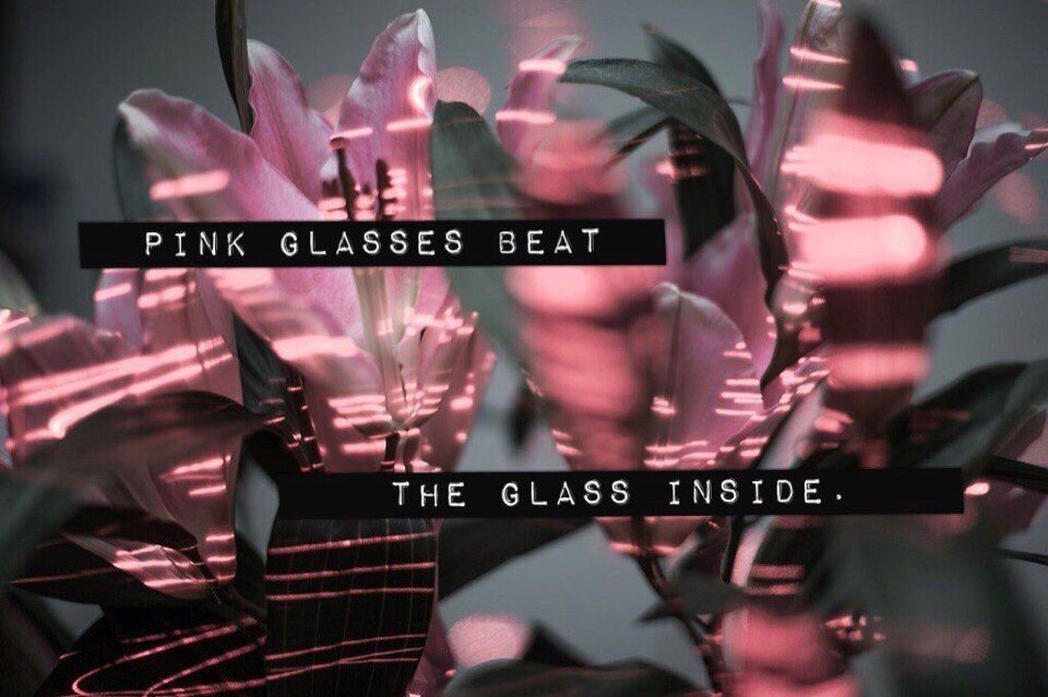 Розовые очки бьются стеклами вовнутрь. Розовые очки бьются стеклами во внутрь. Розовые очки бьются. Розовые очки бьются стеклами внутрь смысл.