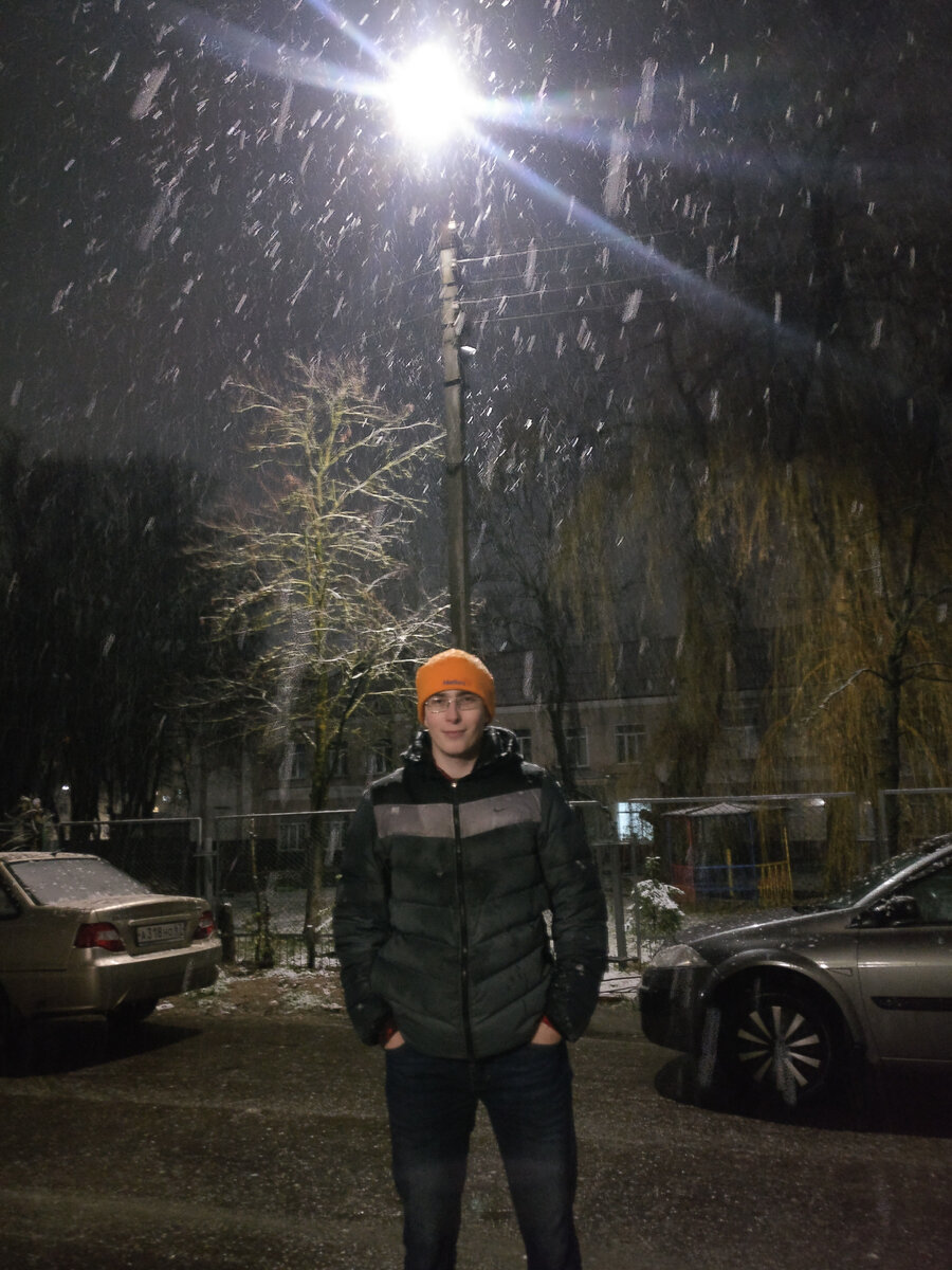 Автор радостно гуляет на улице и решает свои дела...))