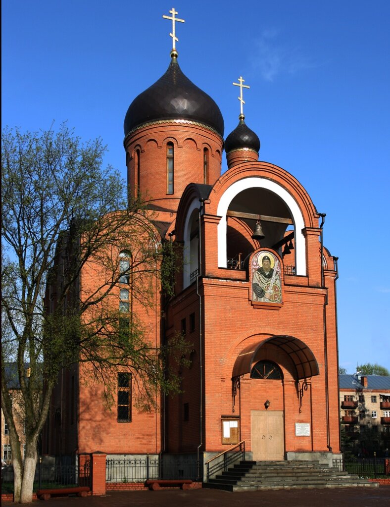 Храм преподобного Ильи Пророка с приделом великомученицы Варвары, построенный отцом Михаилом