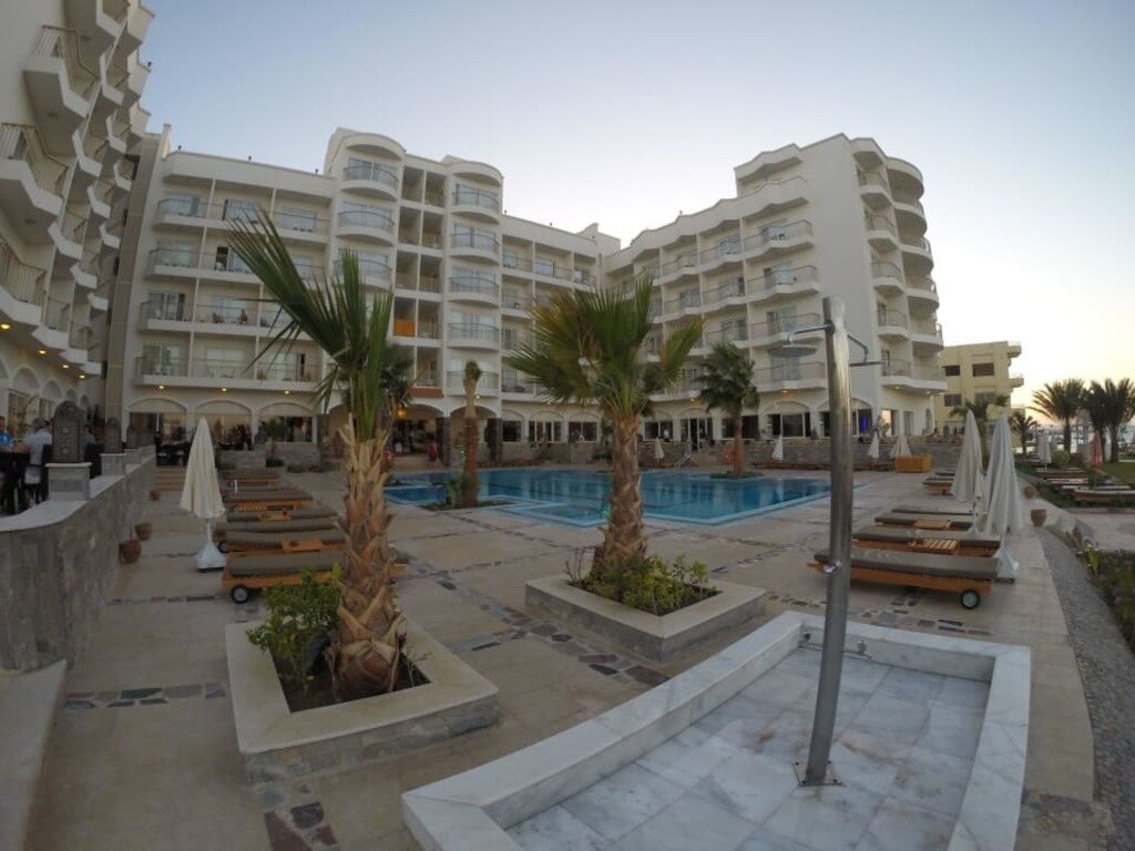 Территория отеля Royal Star Beach Resort