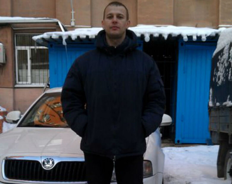 Подрабатывавший в такси сотрудник кардиоцентра Роман Зимин был застрелен, как и другие таксисты, через спинку водительского сиденья