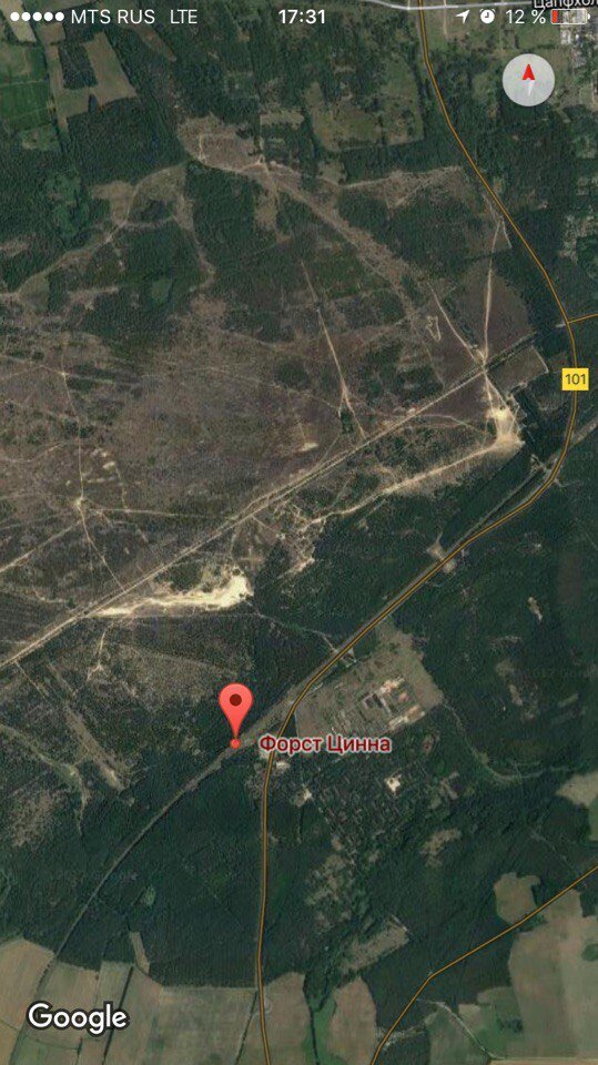 На карте отмечен Ж\Д переезд. Слева - парк техники, справа - полигон