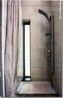 Например, сделайте в доме душевую с окном в сад. В такой душевой не будет ощущения замкнутости пространства.