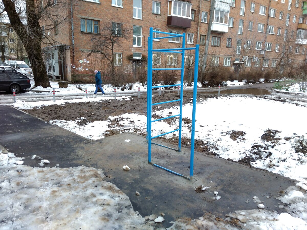 Заходите у нас собаки нет. Зайдя во двор. Скамейки для детской площадки. 36 двор тула. Хитровка москва.