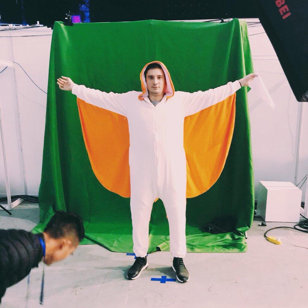 Лучшая белка-летяга в мире (к тому же с мерседесом ;D )