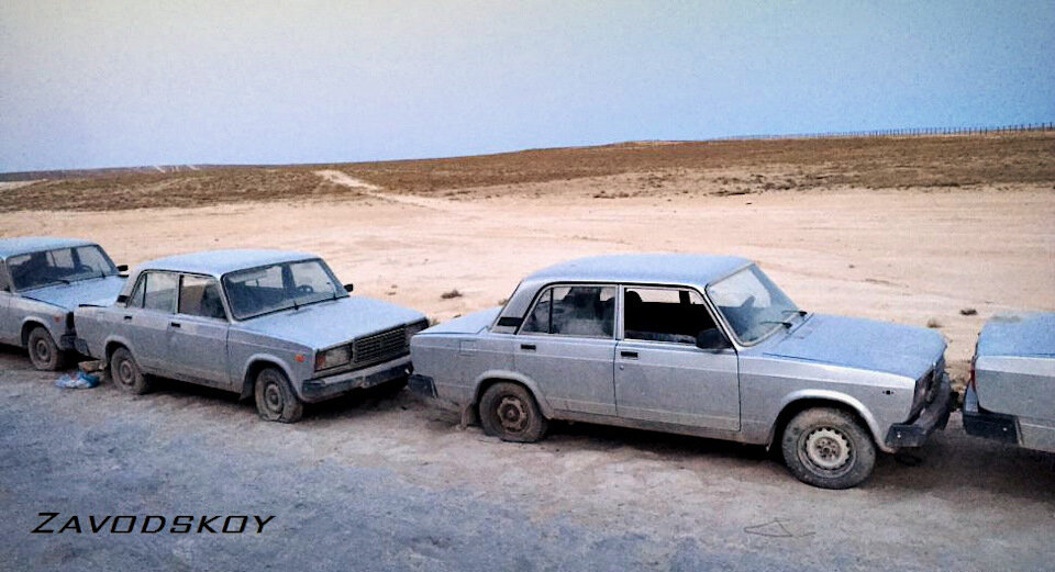 
Пока  туркменские перегонщики приобретали в России машины, правительство их  страны вслед за ограничением на ввоз темных автомобилей выдало  распоряжение о запрете импорта транспортных средств, которые не оснащены  подушками безопасности ))))
О таком нововведении попавшие в неприятность автомобилисты узнали лишь по прибытию на туркменский КПП.