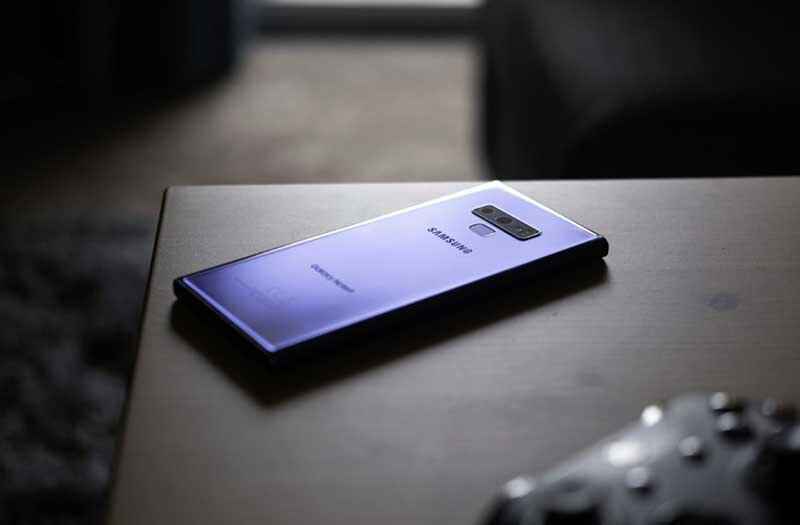 Samsung Galaxy Note 9 — это первый топовый смартфон компании выход которого приурочен к концу уходящего года. Samsung вновь установила высокую планку перед своими конкурентами.
