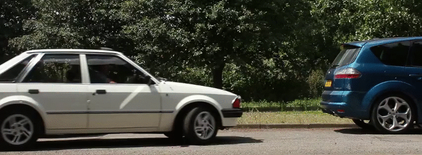 В зависимости от выбранной модели Ford, автомобиль может оснащаться технологией, значительно облегчающей как параллельную, так и при перпендикулярную парковку. В системе активной помощи при парковке используются ультразвуковые датчики, определяющие, достаточно ли места для автомобиля. Затем компьютер автоматически управляет автомобилем во время парковки, а водителю остается лишь нажимать педали тормоза и газа, а также переключать передачи. Система перпендикулярной парковки определяет, достаточно ли места для автомобиля, а затем припарковывает его задним ходом. 