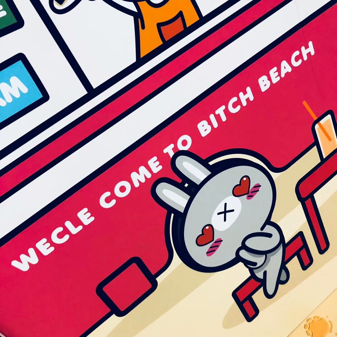 Фото из личного архива. Реклама в одном из торговых центров в Китае. Я конечно могу только предположить, что тут должно было быть написано, но скорее всего - Welcome to the beach, bitch. - Добро пожаловать на пляж, сучка.  (И я до сих пор не знаю, что они пытались так рекламировать).