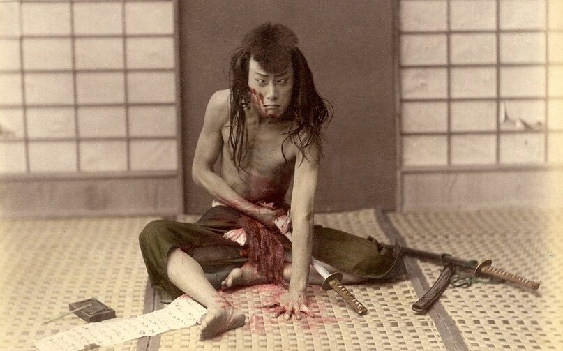 Самурай делает себе харакири // Фото: Getty Images