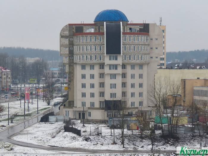 Строительная компания не может достроить свой офис. Фото Светланы Васильевой