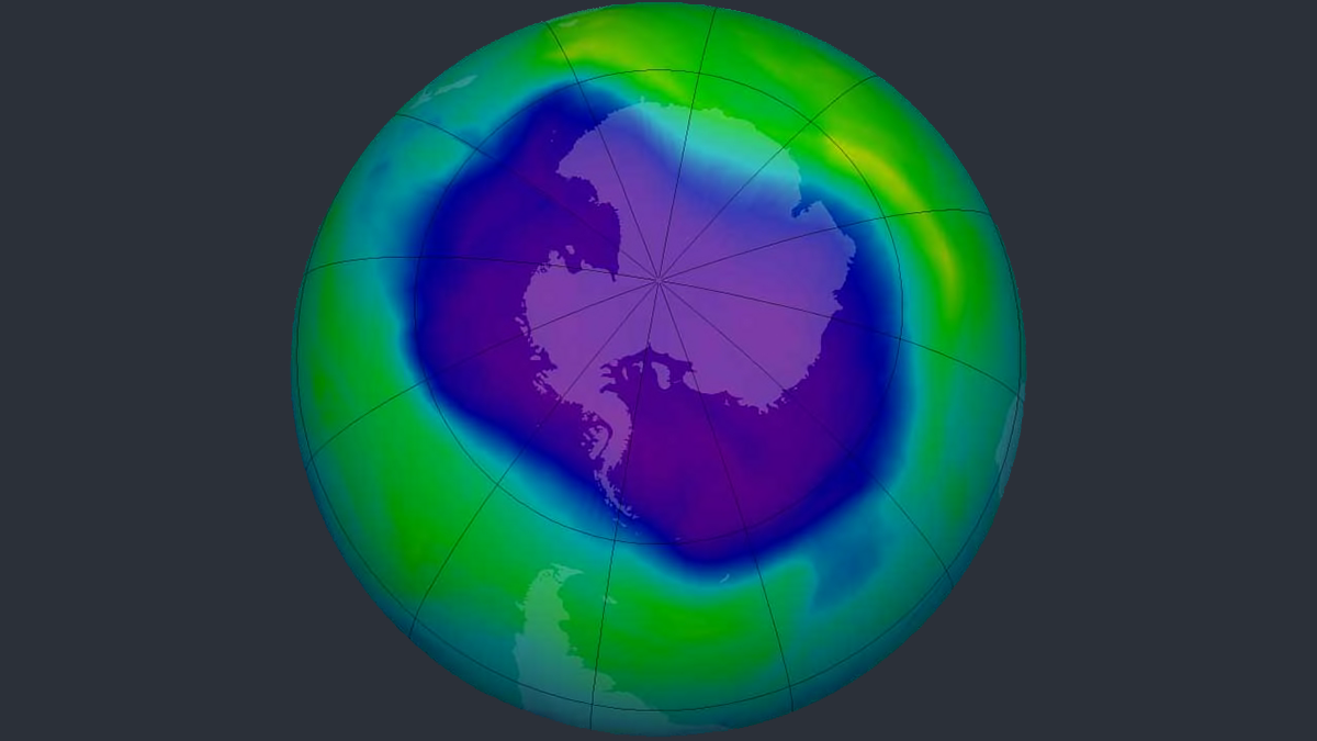 Озоновое излучение. Озоновая дыра над Антарктидой 2021. Озоновая дыра над Арктикой 2020. Большая озоновая дыра над Антарктидой 2006 год. Истончение озонового слоя.