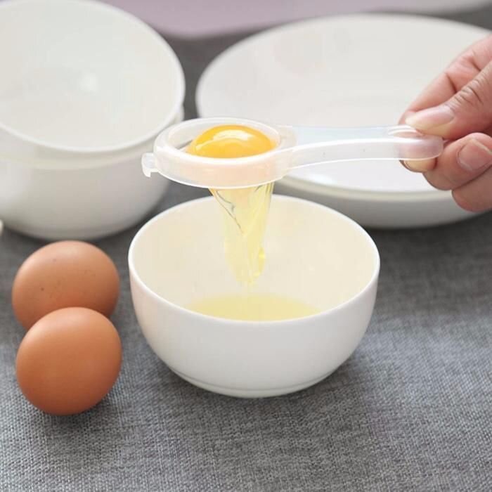 Позволяет отделить желток от белка