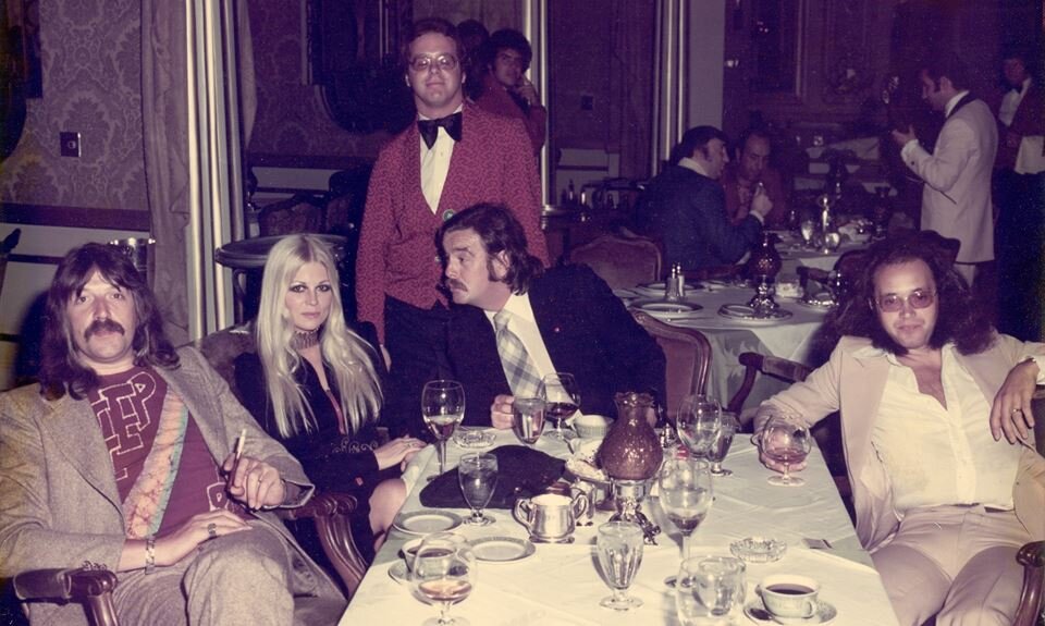 на фото из архива Джинкс Даусон - Джон Лорд и Ян Пэйс  и их друг Тони Эштон 